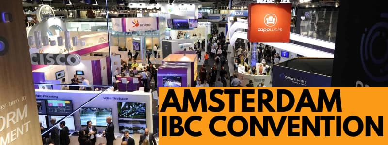 Fotografia dall'alto dell'IBC Convention di Amsterdam con rettangolo arancione in basso a destra e scritta nera Amsterdam IBC Convention
